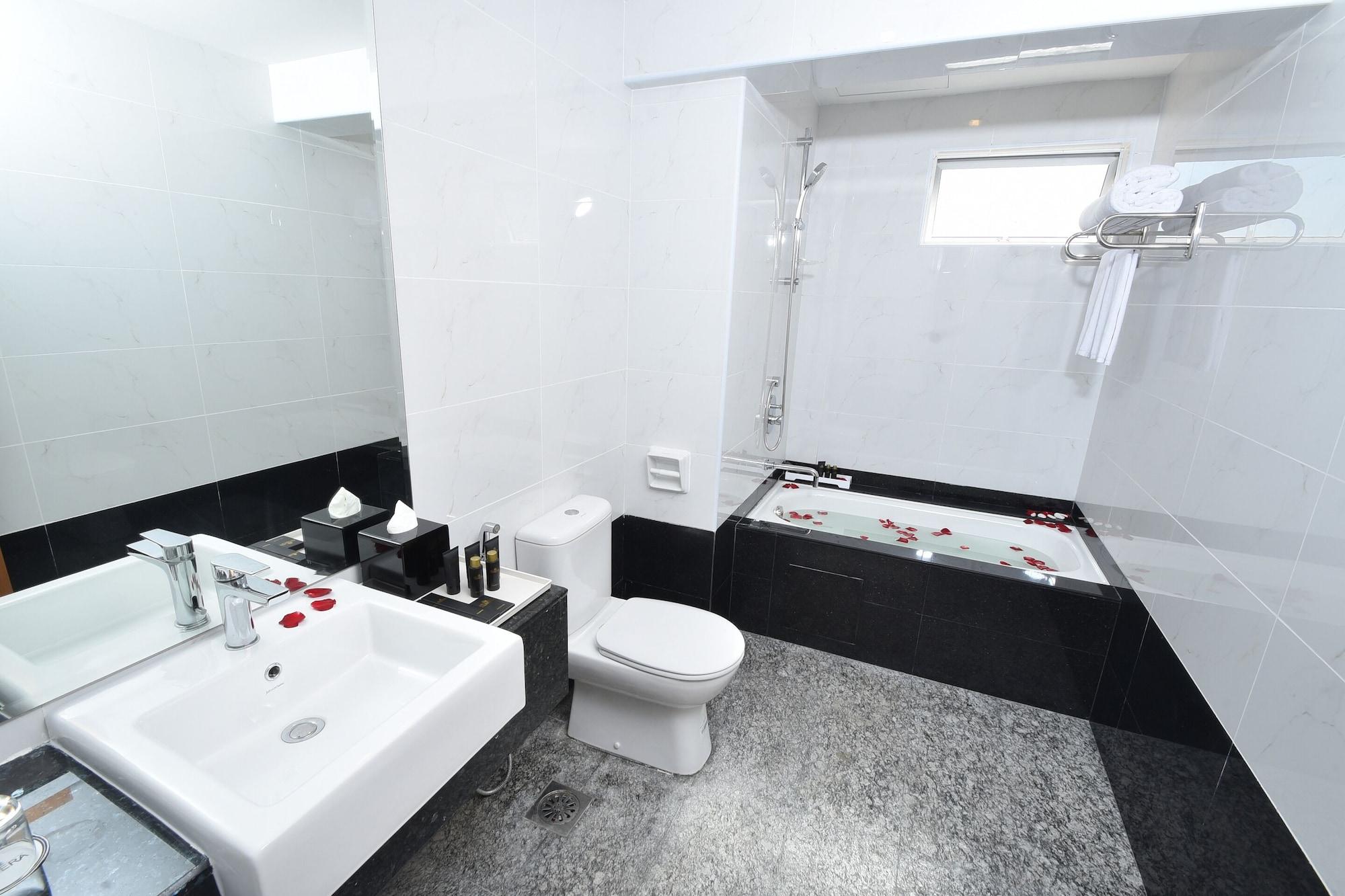 Tenera Hotel Bangi Zewnętrze zdjęcie A modern bathroom