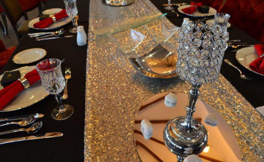 Tenera Hotel Bangi Zewnętrze zdjęcie A table runner