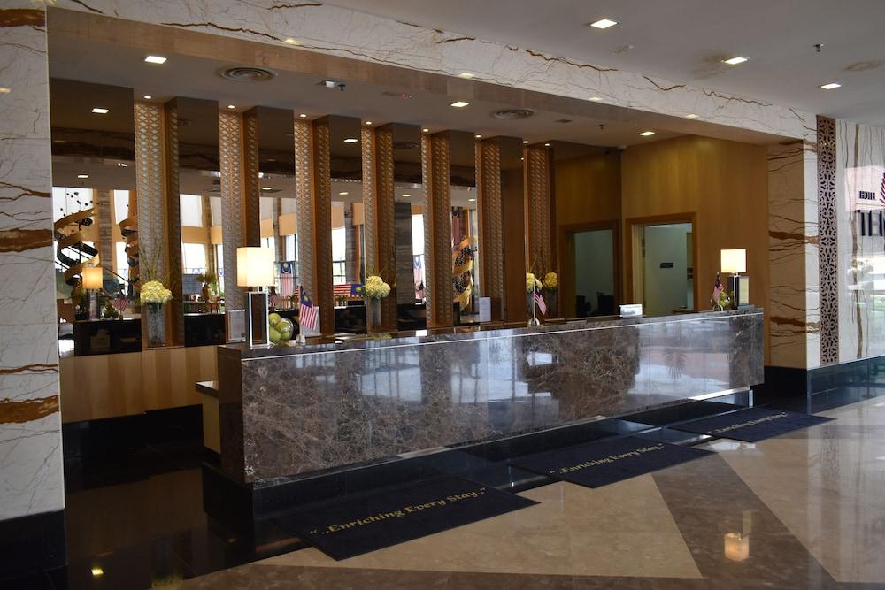 Tenera Hotel Bangi Zewnętrze zdjęcie The lobby of the hotel
