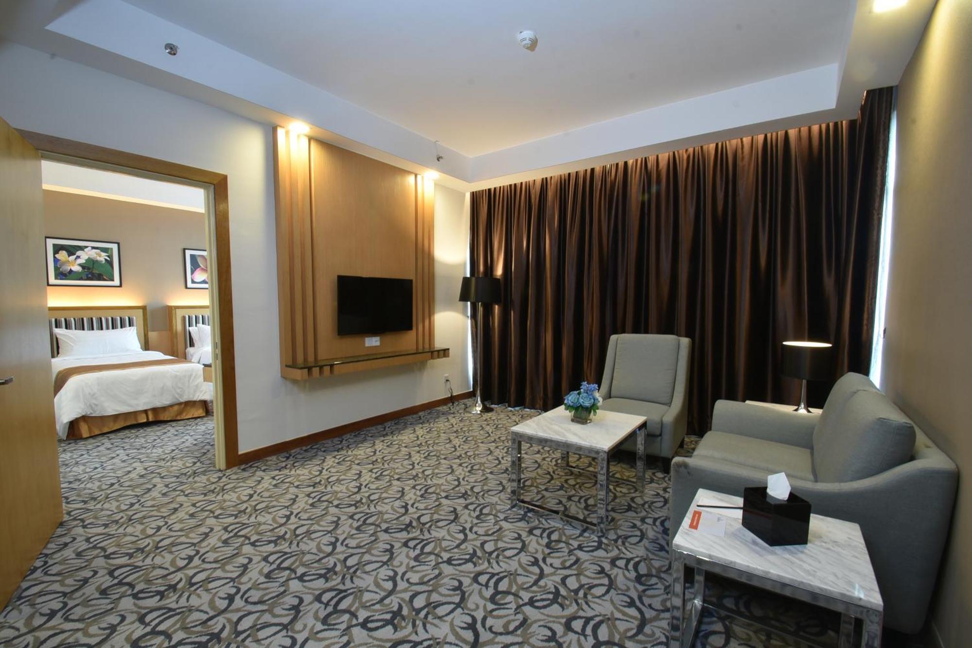 Tenera Hotel Bangi Zewnętrze zdjęcie Suite room