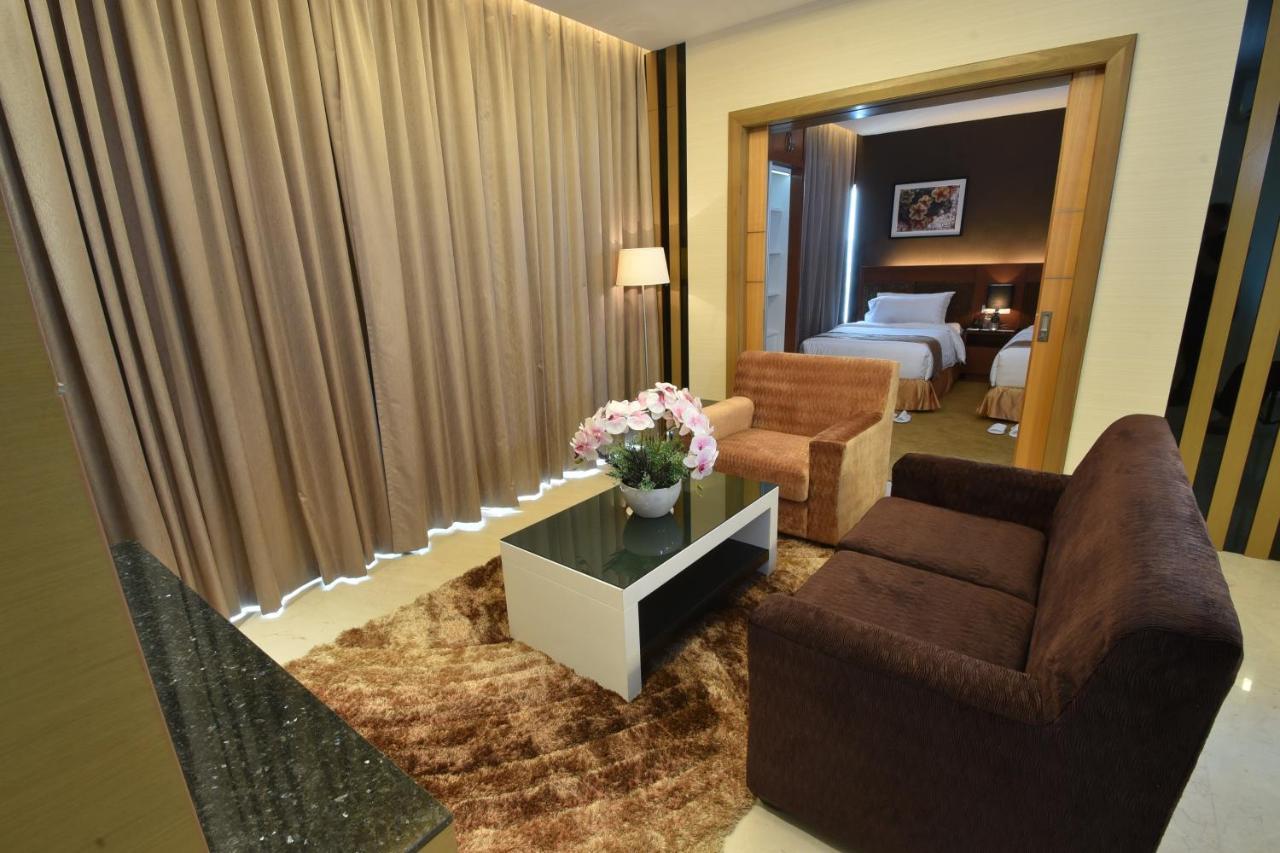 Tenera Hotel Bangi Zewnętrze zdjęcie Suite room