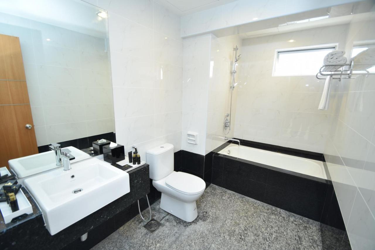 Tenera Hotel Bangi Zewnętrze zdjęcie A modern bathroom
